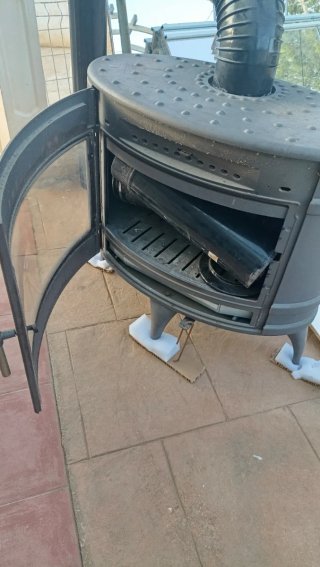Estufa de leña INVICTA de hierro fundido