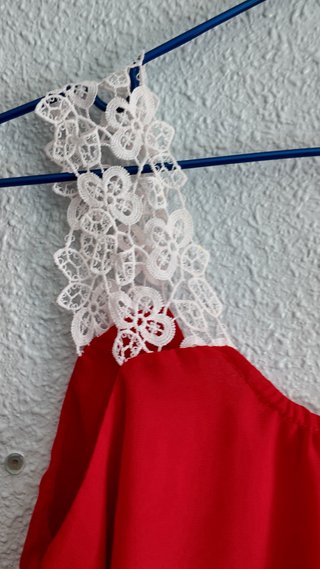 Blusa tirantes encaje roja