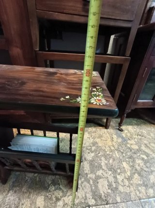 Portariviste in legno con fiori dipinti