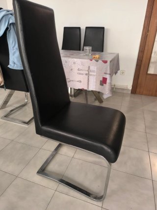 Mesa cristal y metal + 4 sillas + sofá 2 plazas