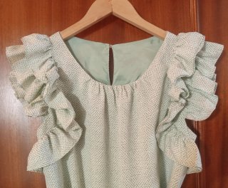 Vestido corto con volantes