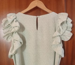 Vestido corto con volantes