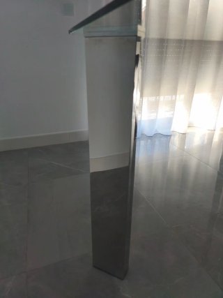 Mesa de cristal y metal diseño moderno