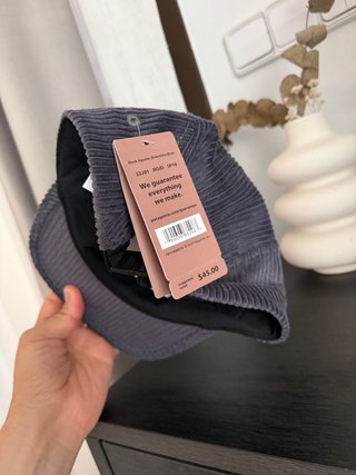 Nuovo cappellino Patagonia con etichette