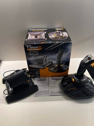 Joystick e HOTAS Thrustmaster