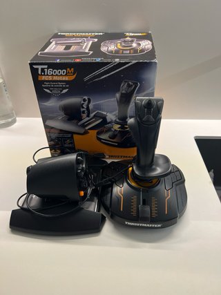 Joystick e HOTAS Thrustmaster