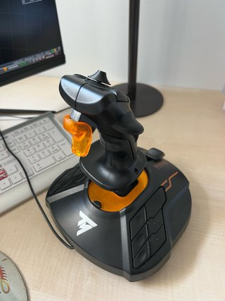 Joystick e HOTAS Thrustmaster