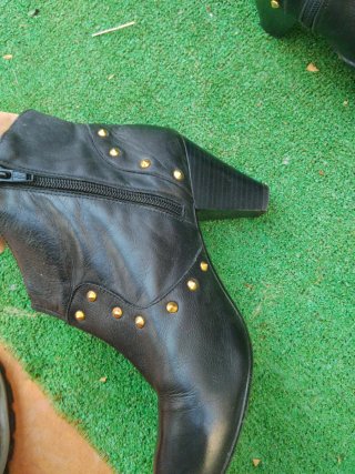 Botas piel tachuelas talla 41