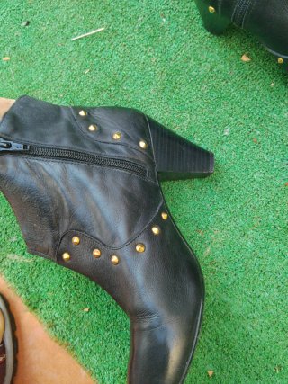 Botas piel tachuelas talla 41