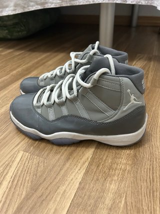 Zapatillas Jordan Grises