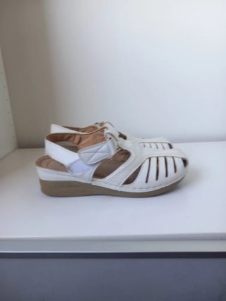 Sandalias blancas talla 39
