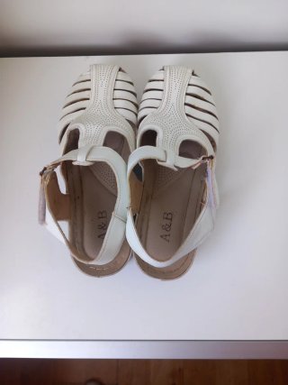 Sandalias blancas talla 39