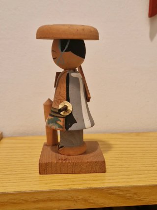 Kokeshi samurai gris (años 50) 12 cm
