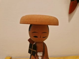 Kokeshi samurai gris (años 50) 12 cm