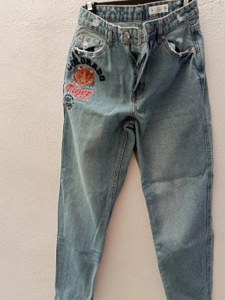 Pantalón vaquero mujer con parches
