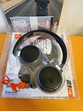 JBL TUNE 660NC