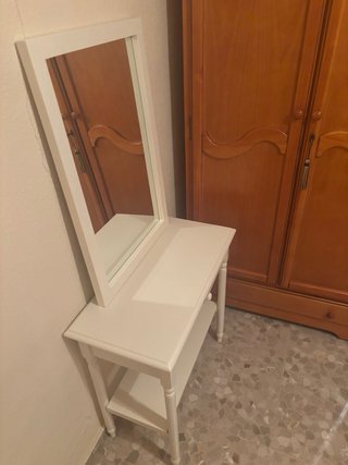 Tocador blanco con espejo