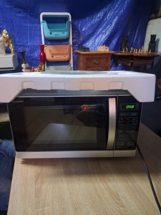 Microondas Sharp R-742(IN)W con Grill