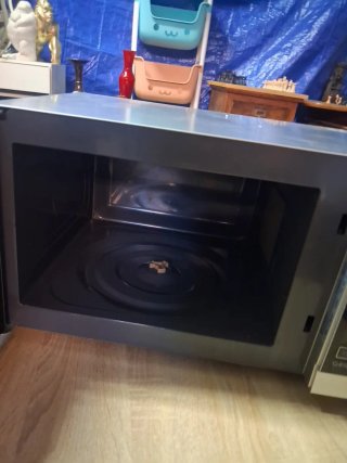 Microondas Sharp R-742(IN)W con Grill