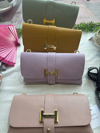 Bolso de piel con detalle H