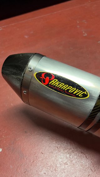 Akrapovic Titanio Línea Racing 52mm de colección