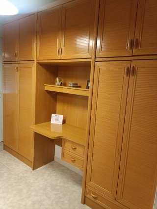 Dormitorio madera con cama abatible