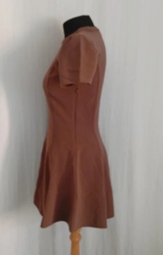 Vestido corto vuelo Zara marrón