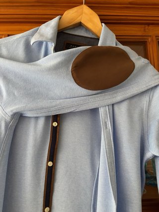 Camisa Zara Celeste con Coderas
