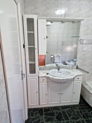Mueble de baño madera y mármol