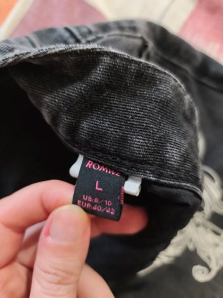 Pantalones cortos vaqueros negros con diseño