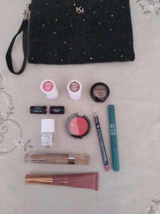 Lote Maquillaje y Neceser Kiko, NYX, Nabla