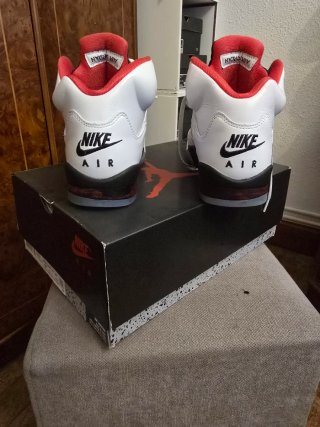 Nike Air Jordan 5 Retro con Caja