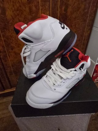 Nike Air Jordan 5 Retro con Caja
