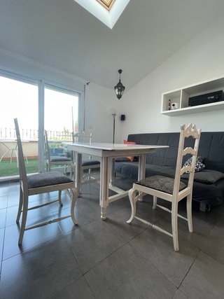 Mesa y 4 sillas restauradas madera