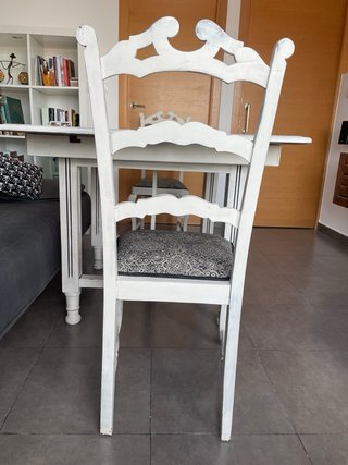 Mesa y 4 sillas restauradas madera