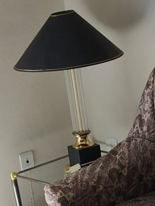 Lámpara de mesa negra estilo retro