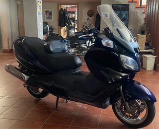 Suzuki Burgman 650 Executive Maxi Scooter