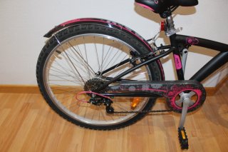 Bicicleta niña 24 pulgadas. Accesorios. Como nueva