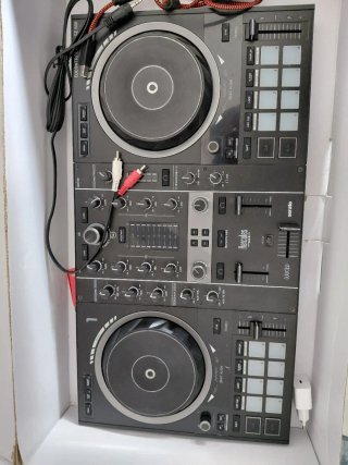Controladora DJ Hercules DJControl Impulse 500