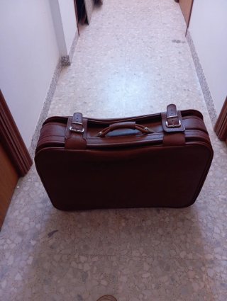 Maleta vintage de cuero marrón