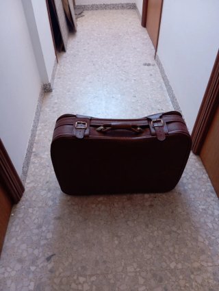 Maleta vintage de cuero marrón