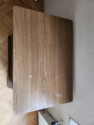 Mesa auxiliar nogal con estantes