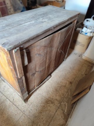 Antigua cómoda de madera