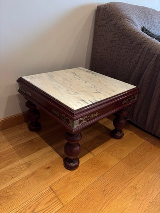 Mesa auxiliar mármol y madera
