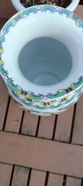 Jarrón de porcelana china decorado
