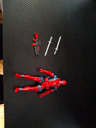 Figura Deadpool con armas
