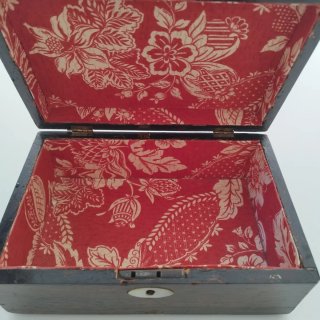 Caja madera y nácar