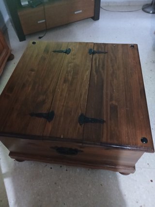 Mesa de madera con tapa abatible