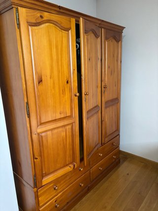 Armario de madera 3 puertas y cajones