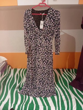 Vestido floral negro y rosa